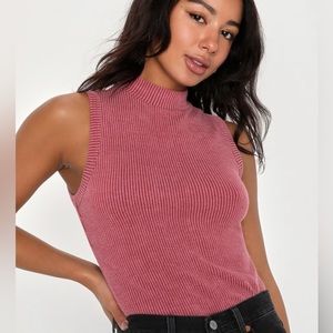 Never-worn Lulu’s mock turtleneck sleeveless top